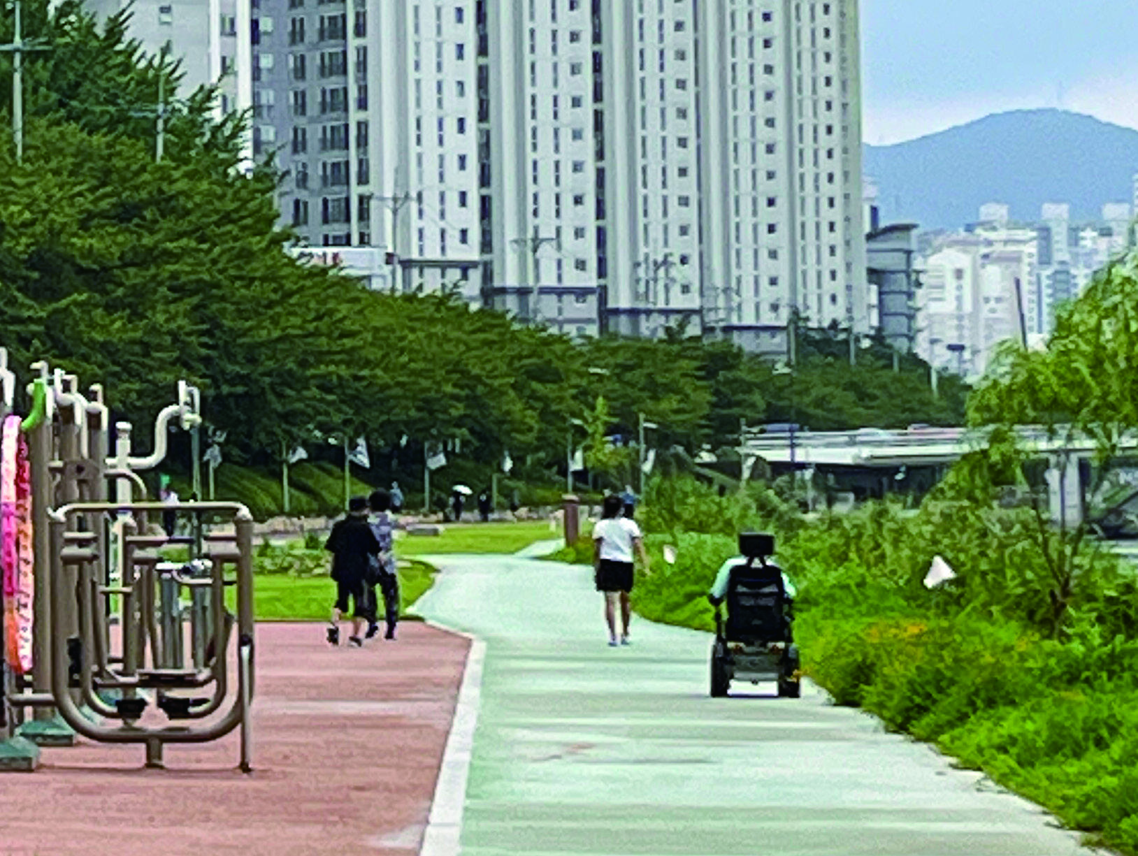 일반 이용자를 위한 공원 야외운동기구
